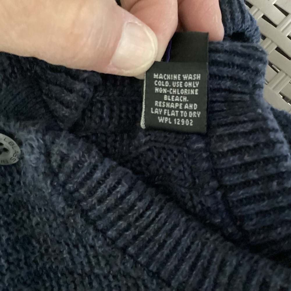 Bill Blass Men’s Navy Three Button Sweater. Size M. - Picture 6 of 7